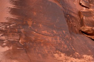 Human figure petroglyphs west of Moab, Utah